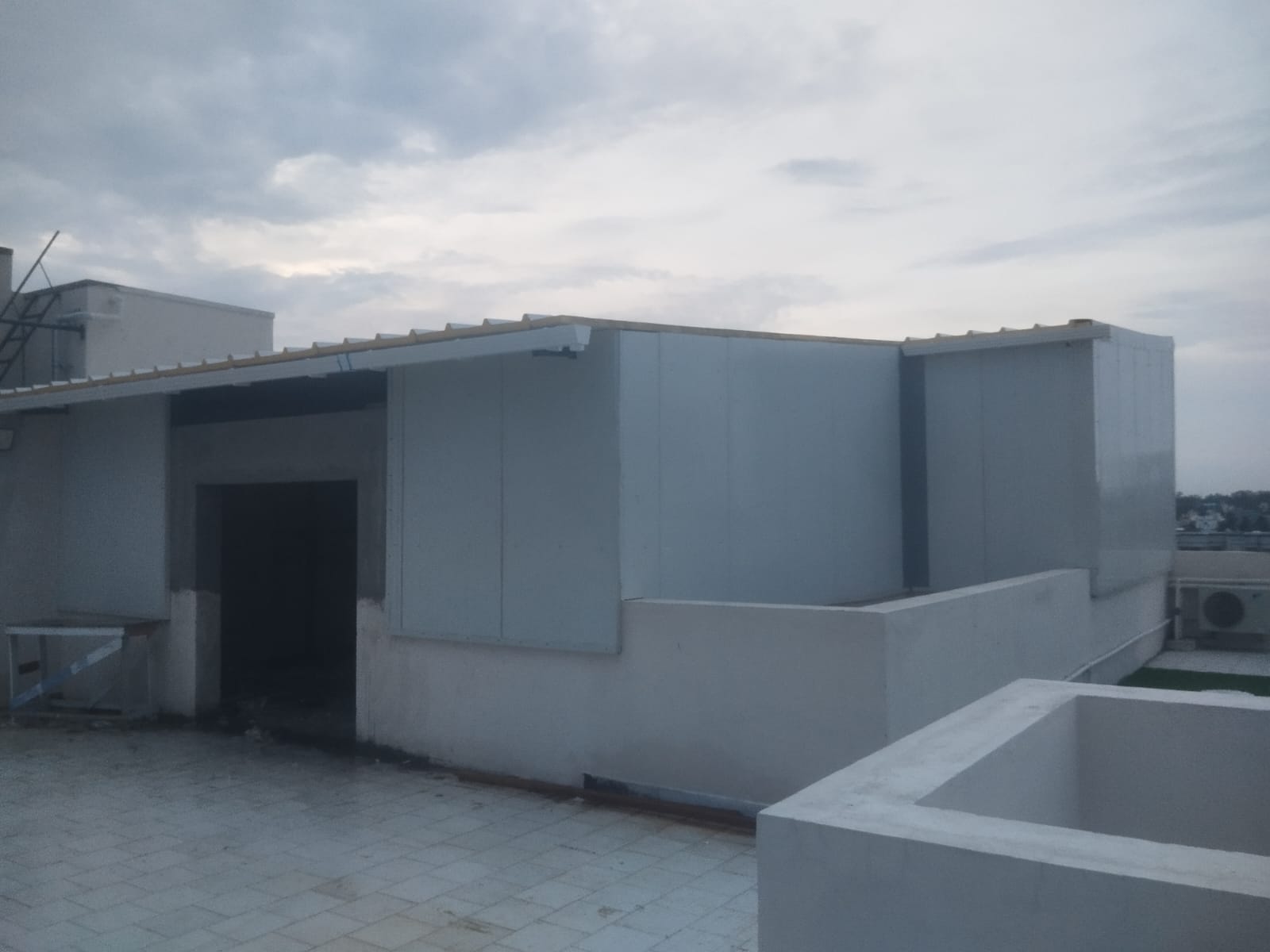 custom roofing contractor for factories